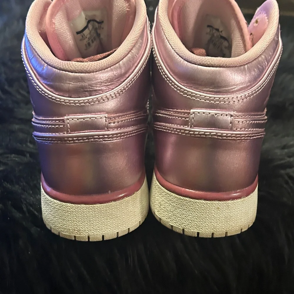 Air Jordan 1 Mid SE GS 'Metallic Pink Rose' Sz 8Y Big Kids HTF sz